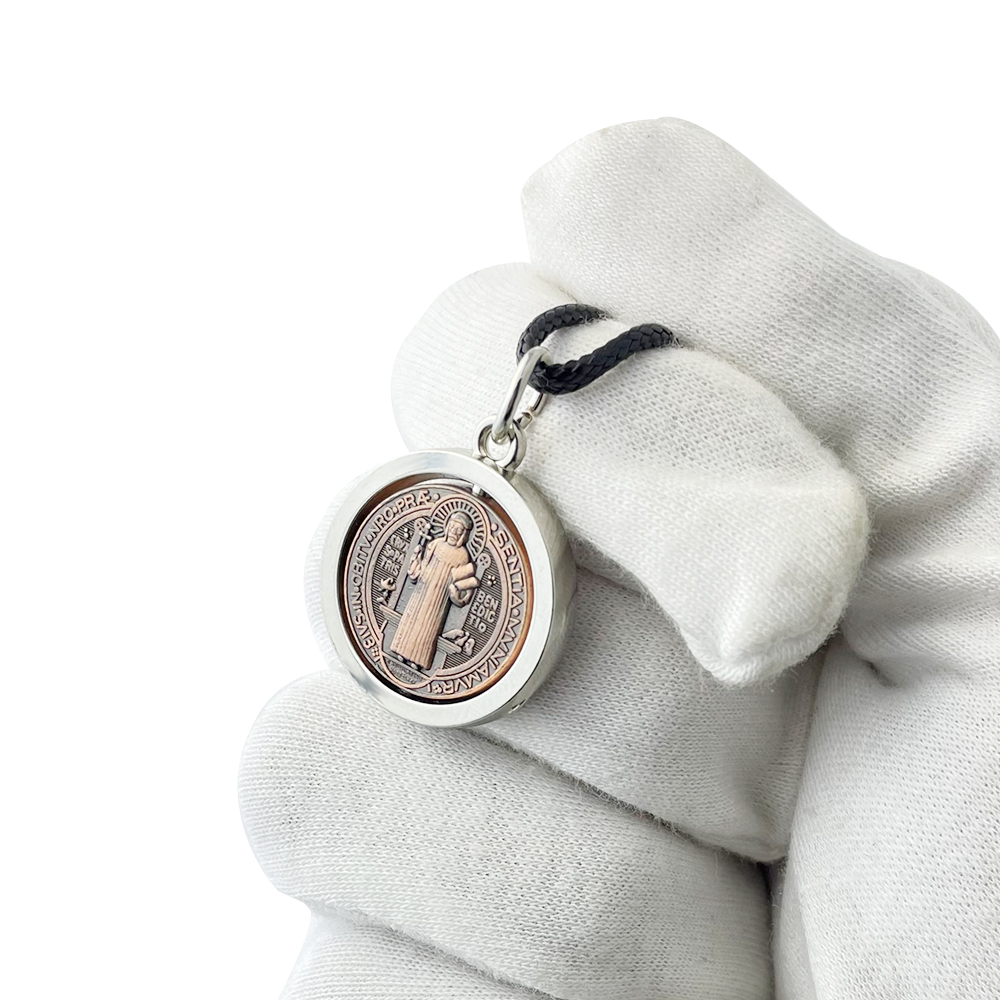 Novo Colar Medalha de São Bent - Jewelry & Watches Sp Z Oo Janów Lubelski avaliação e preço