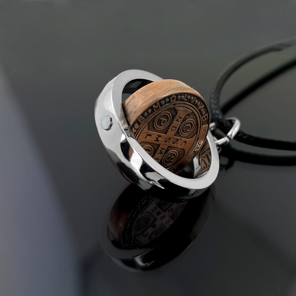 Novo Colar Medalha de São Bent - Jewelry & Watches Sp Z Oo Janów Lubelski avaliação e preço